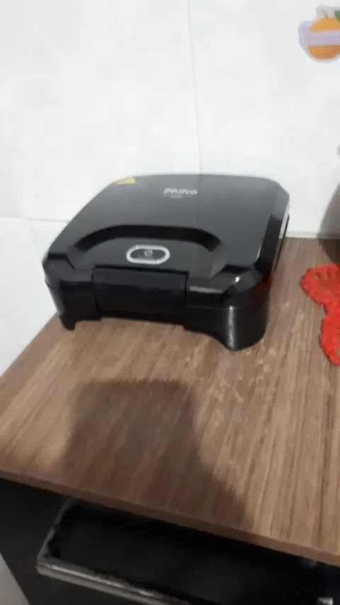 Sanduicheira e Grill Philco PGR25A 2 em 1 funciona